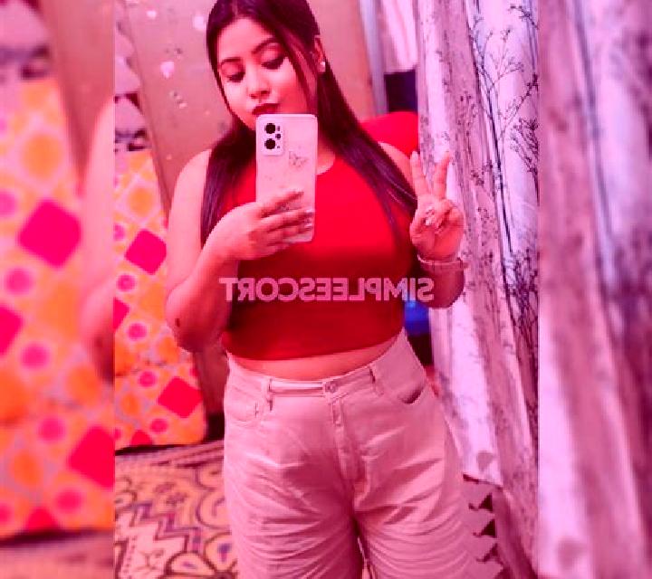 Nora, 21, acompañante morena de ojos grises y etnia oriente medio basada en Ocon. Ofrece Dominación, Chica de fiesta, Cita de cena. Disponible en domicilio y...