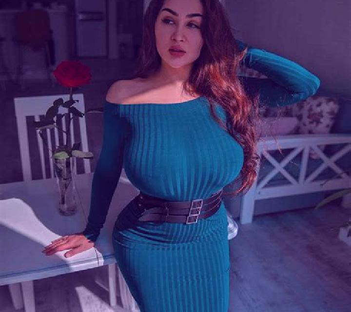 Sofía, 21, acompañante castaño claro de ojos marrones y etnia india basada en Oberkirch. Ofrece Beso francés profundo, Masaje, Tantra, Fetiche. Disponible en...