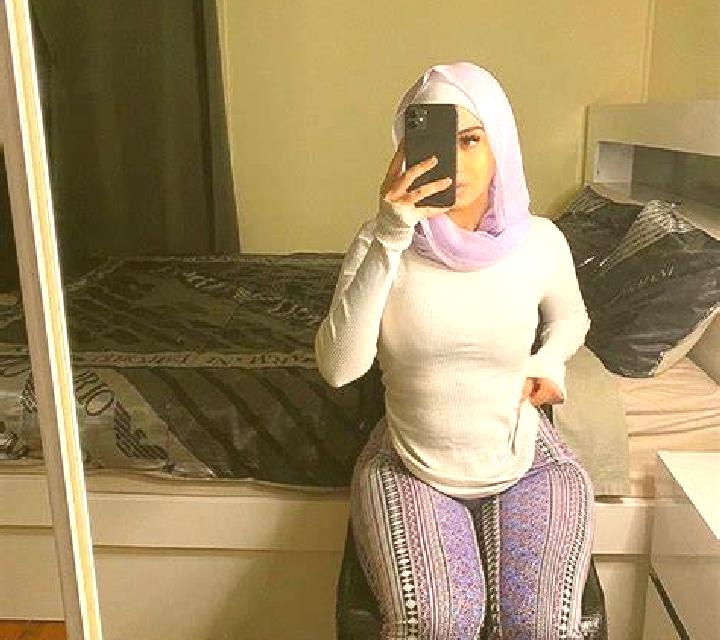 Sofía, 28, acompañante negra de ojos oscuros y etnia caucásica basada en Malberg. Ofrece Masaje erótico, Striptease, Cita de cena, Beso francés profundo. Dis...